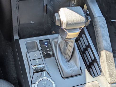 Used 2024 Toyota Tacoma SR5 AWD/4WD image 21