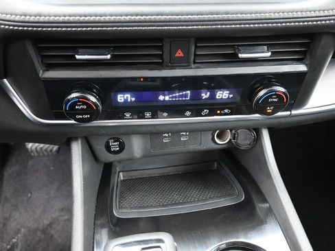 Used 2025 Nissan Rogue SV FWD image 6