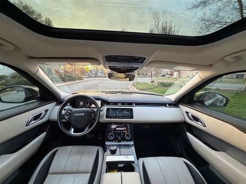 Used 2018 Land Rover Range Rover Velar R-Dynamic SE AWD/4WD image 32