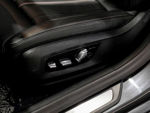 Used 2023 BMW M550i xDrive image 32