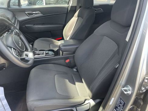 Used 2025 Kia Sportage LX FWD image 17
