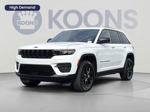 Used 2025 Jeep Grand Cherokee Altitude AWD/4WD image 1