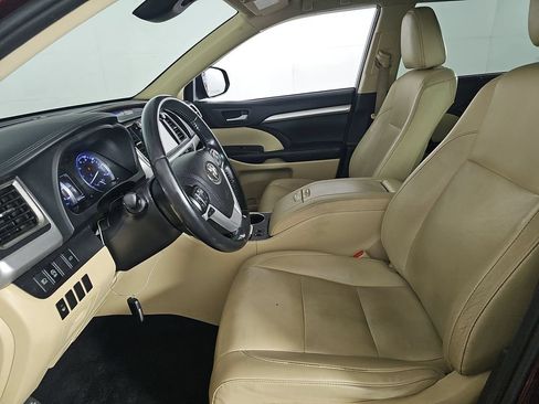 Used 2019 Toyota Highlander XLE AWD/4WD image 5
