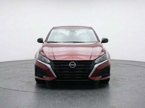 Used 2025 Nissan Altima 2.5 SV FWD image 2