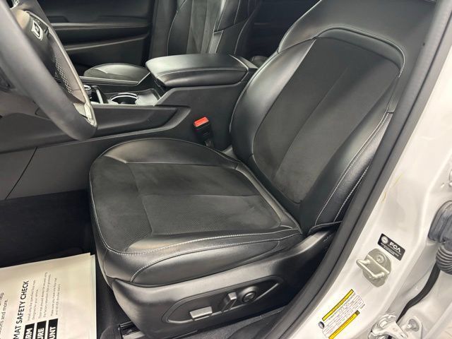 Used 2023 Jeep Grand Cherokee Altitude AWD/4WD image 15