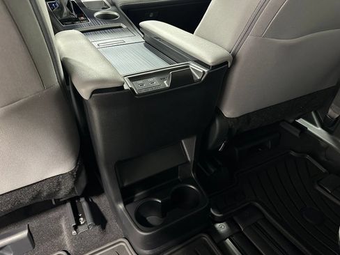 Used 2025 Toyota Sienna LE FWD image 44