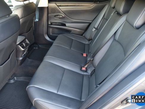 Used 2025 Lexus ES 300h 300h image 8