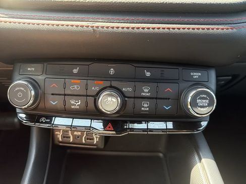 Used 2025 Dodge Durango GT AWD/4WD image 30