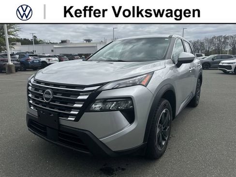 Used 2024 Nissan Rogue SV AWD/4WD image 1