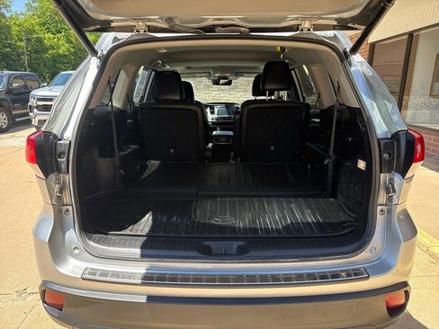 Used 2019 Toyota Highlander XLE AWD/4WD image 27
