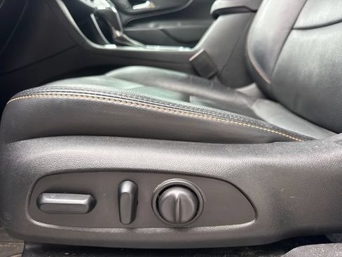 Used 2020 Chevrolet Equinox LT w/ Sport Edition FWD image 14