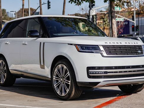 Certified 2026 Land Rover Range Rover SE AWD/4WD image 3