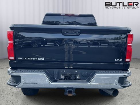 Used 2025 Chevrolet Silverado 2500 LTZ w/ LTZ Convenience Package AWD/4WD image 3