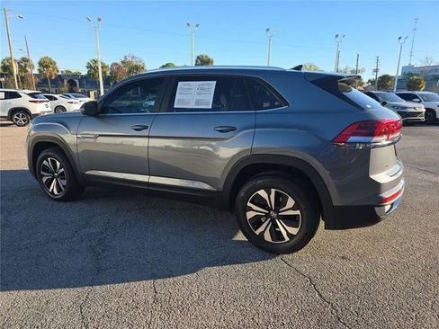 Used 2024 Volkswagen Atlas Cross Sport SE image 5