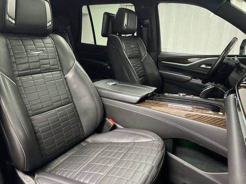 Used 2023 Cadillac Escalade Sport Platinum w/ LPO, ONYX Package AWD/4WD image 29