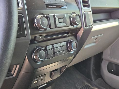 Used 2015 Ford F150 XLT AWD/4WD image 11