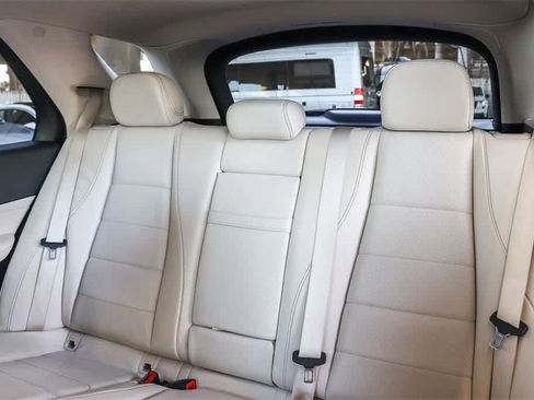 Used 2022 Mercedes-Benz GLE 350 4MATIC w/ Premium Package image 18