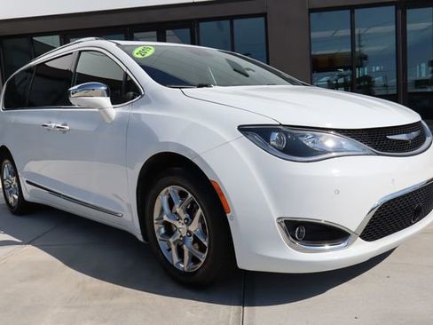 Used 2019 Chrysler Pacifica Limited w/ Advanced Safetytec Group FWD image 1