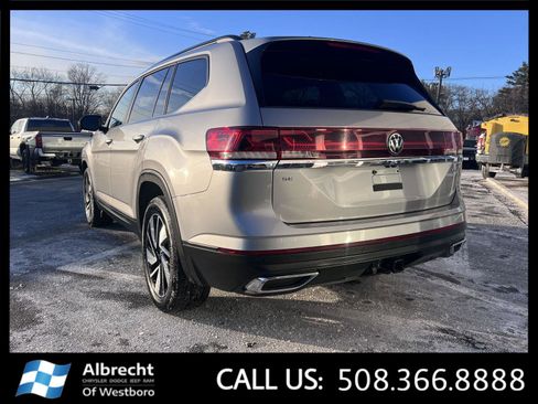 Used 2025 Volkswagen Atlas SE image 3