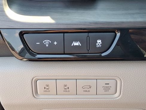 Used 2024 Kia Carnival EX FWD image 26