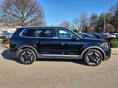 Used 2023 Kia Telluride S FWD image 9