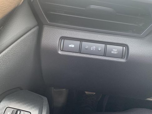 Used 2024 Nissan Altima 2.5 SV FWD image 12