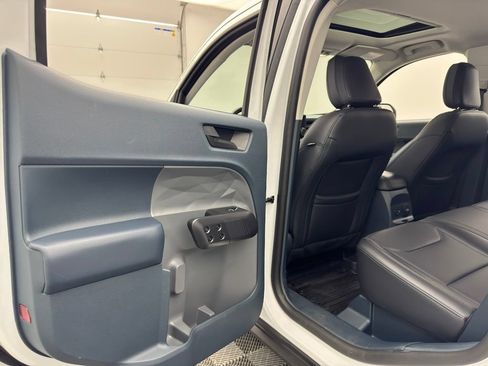 Used 2024 Ford Maverick Lariat w/ Black Appearance Package FWD image 35