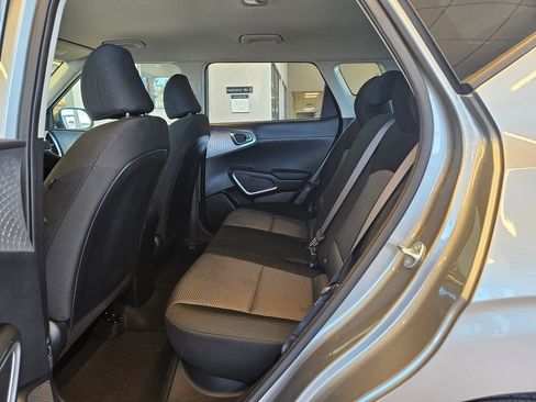 Used 2025 Kia Soul LX w/ LX Technology Package FWD image 26