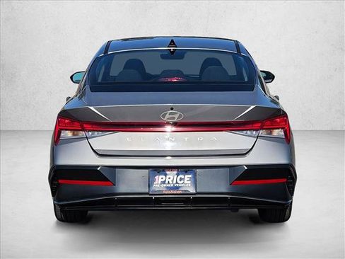 Used 2025 Hyundai Elantra SEL FWD image 7