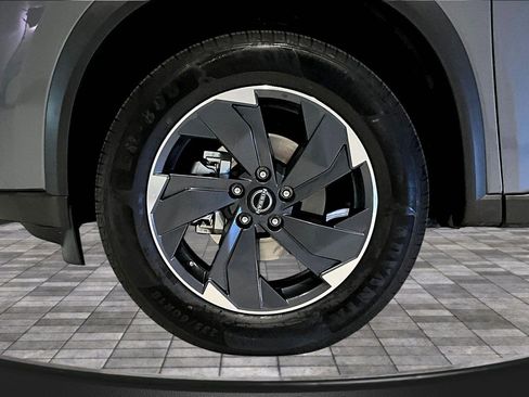 Used 2025 Nissan Rogue SV FWD image 34