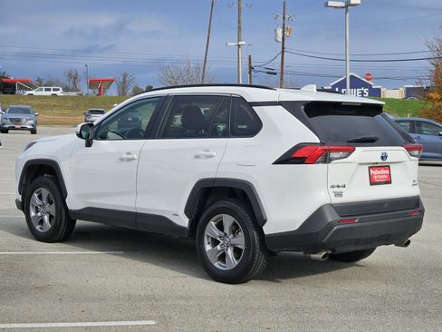 Used 2022 Toyota RAV4 XLE image 4