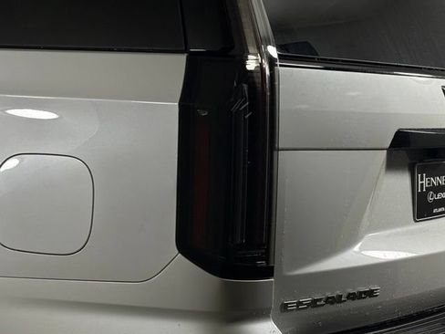 Used 2025 Cadillac Escalade V AWD/4WD image 17