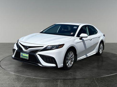 Used 2024 Toyota Camry SE FWD image 3
