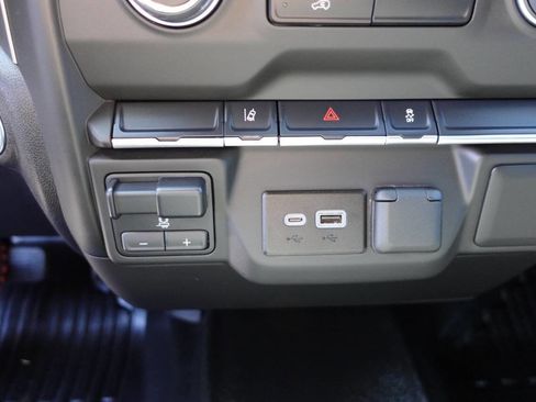 Used 2025 Chevrolet Silverado 2500 W/T AWD/4WD image 47