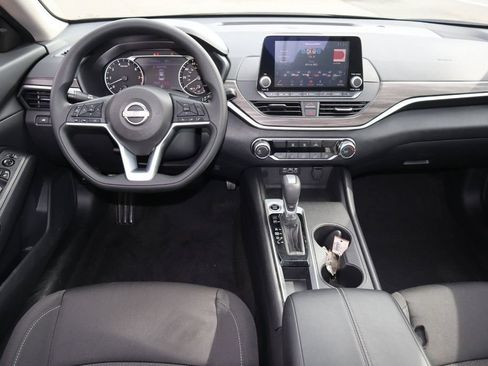 Certified 2025 Nissan Altima 2.5 SV FWD image 14