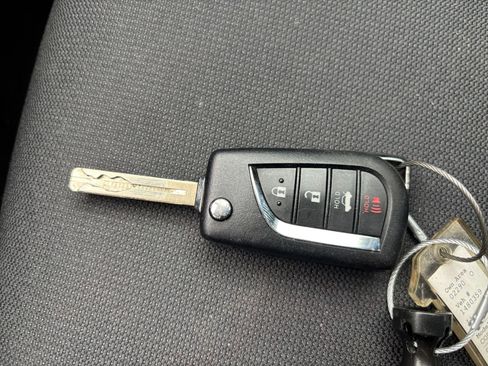 Used 2025 Toyota Corolla LE image 22