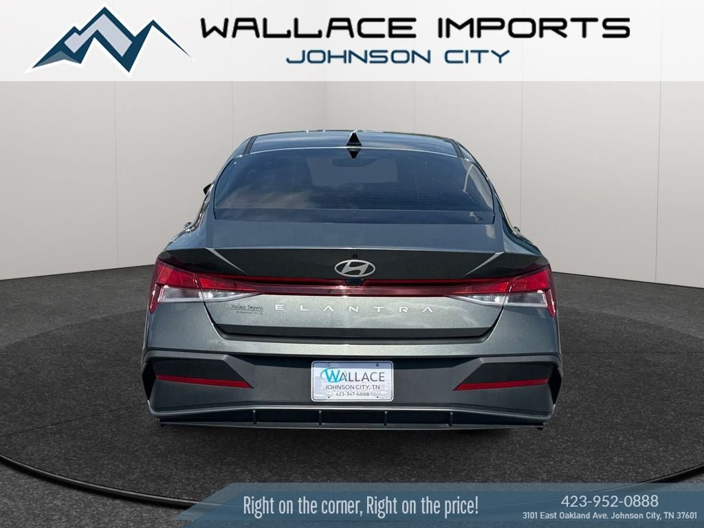 Used 2024 Hyundai Elantra SE FWD image 4