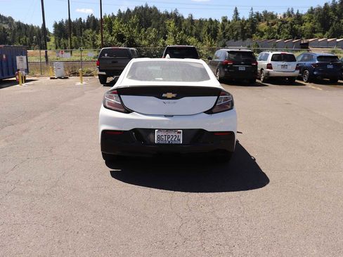 Used 2018 Chevrolet Volt LT w/ Comfort Package FWD image 6