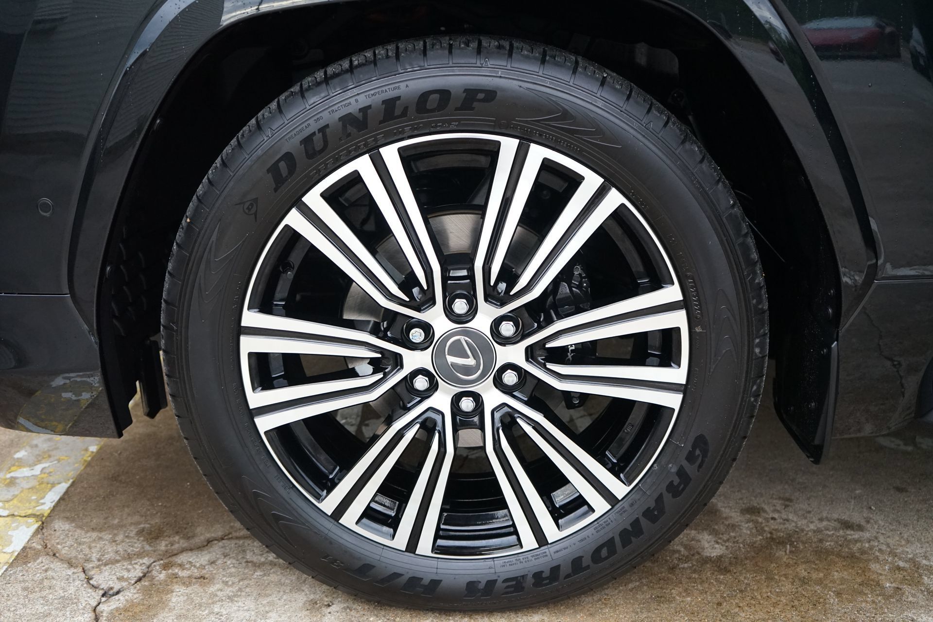 Used 2026 Lexus LX 700h Luxury AWD/4WD image 38