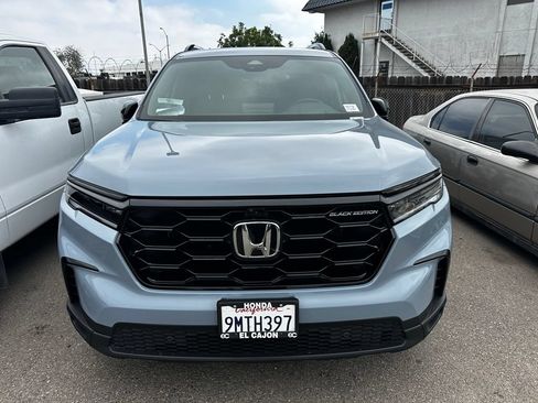 Used 2025 Honda Pilot Black Edition image 2