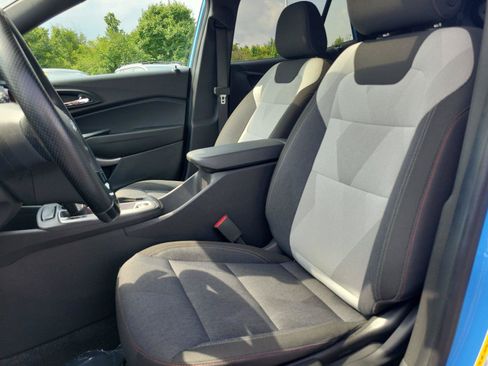 Used 2024 Chevrolet Trax RS w/ Sunroof Package FWD image 18