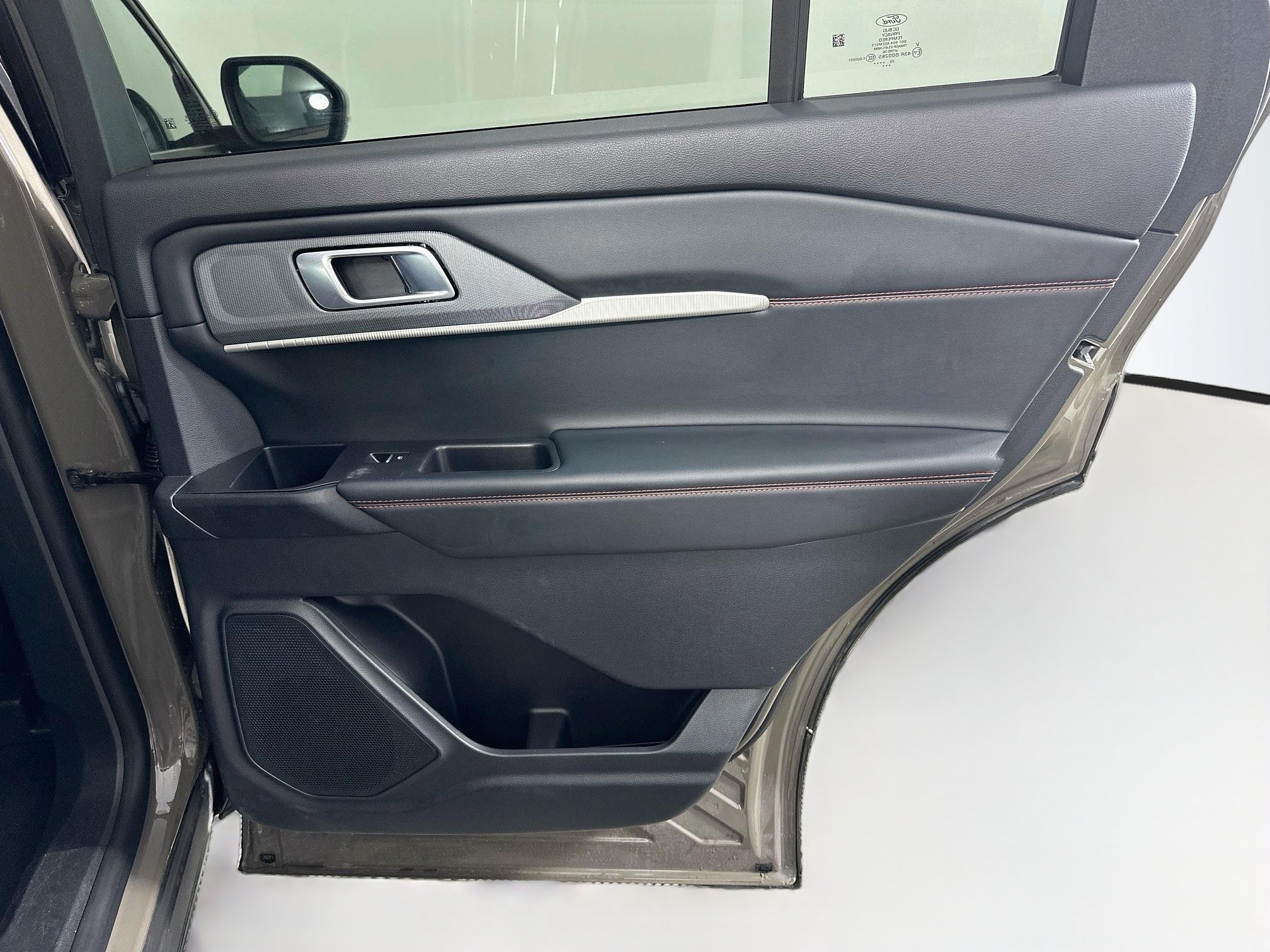 Used 2026 Ford Explorer ST-Line w/ ST-Line Street Pack RWD image 33