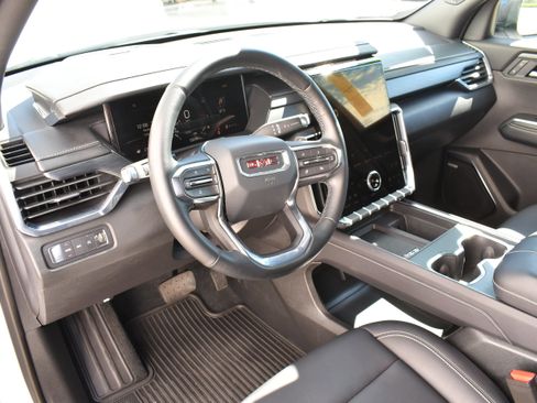 Used 2025 GMC Acadia Elevation w/ Elevation Premium Package image 16