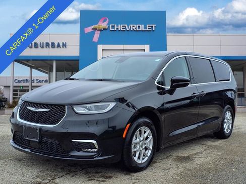 Used 2024 Chrysler Pacifica Touring-L FWD image 1