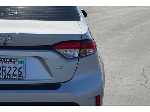 Used 2022 Toyota Corolla LE FWD image 16