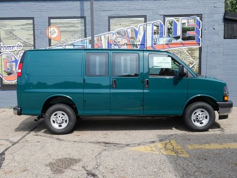New 2026 Chevrolet Express 3500 w/ Driver Convenience Package RWD image 25