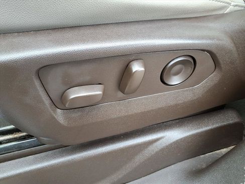 Used 2022 Chevrolet Suburban LT image 19