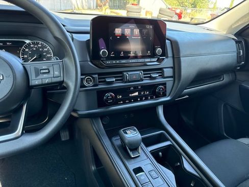 Used 2024 Nissan Pathfinder S AWD/4WD image 22
