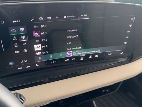 Used 2025 Audi Q6 e-tron Premium w/ Convenience Package image 22