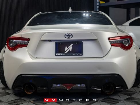 Used 2017 Toyota 86 RWD image 13